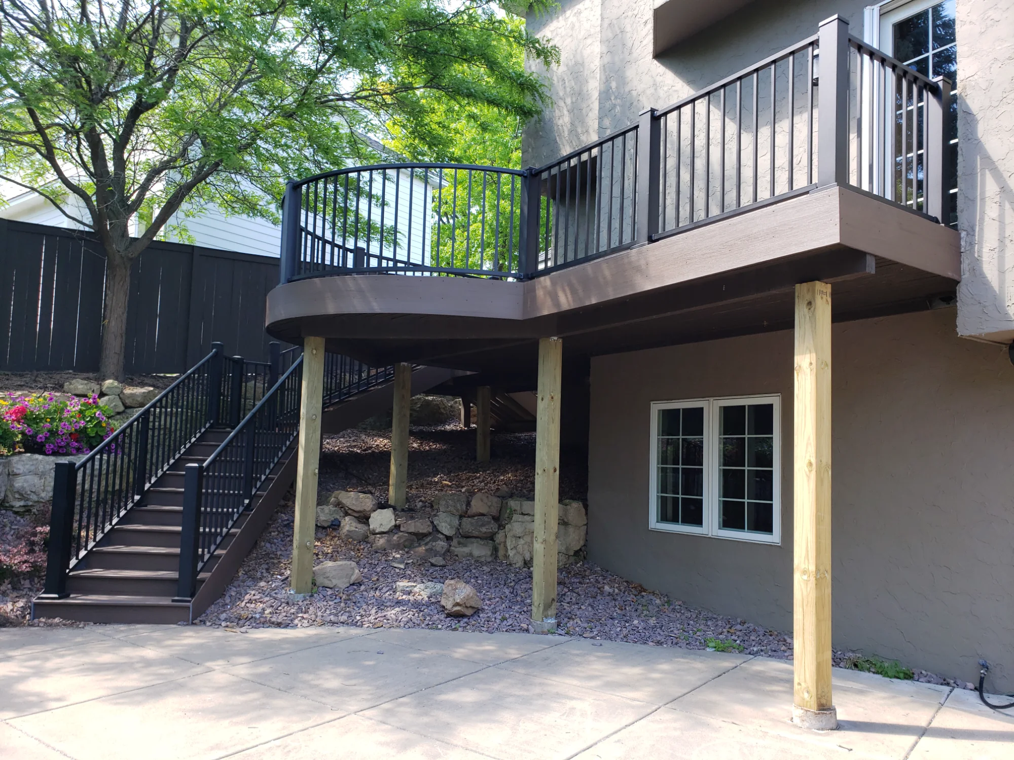 Large elevated deck with spacious landing platform in Elk River MN